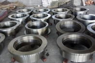 A precisão que faz à máquina St52 S355Jr A105 forjou os produtos em forma de anel de superfície de trituração de aço